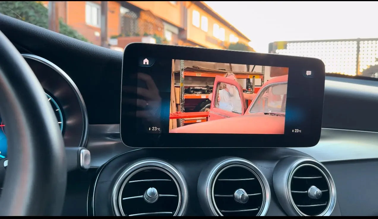 Caja de IA de YouTube y Netflix para Mercedes
