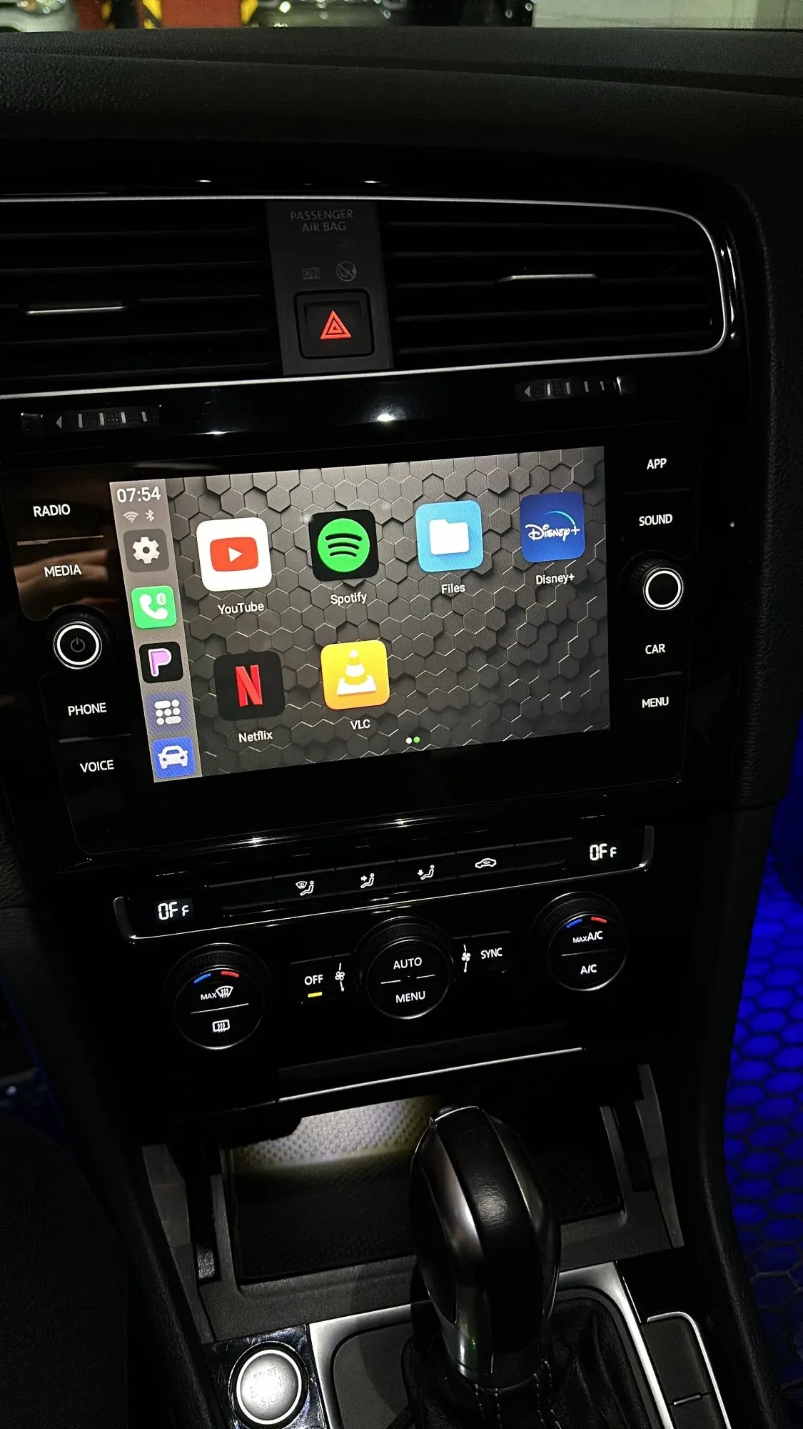 Caja AI de YouTube y Netflix para SEAT