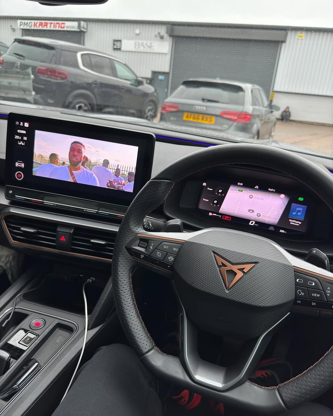 Youtube e Netflix AI-Box per Cupra