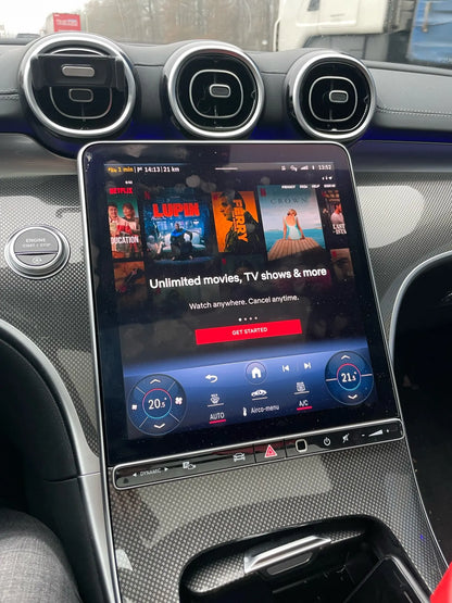 Caja de IA de YouTube y Netflix para Mercedes