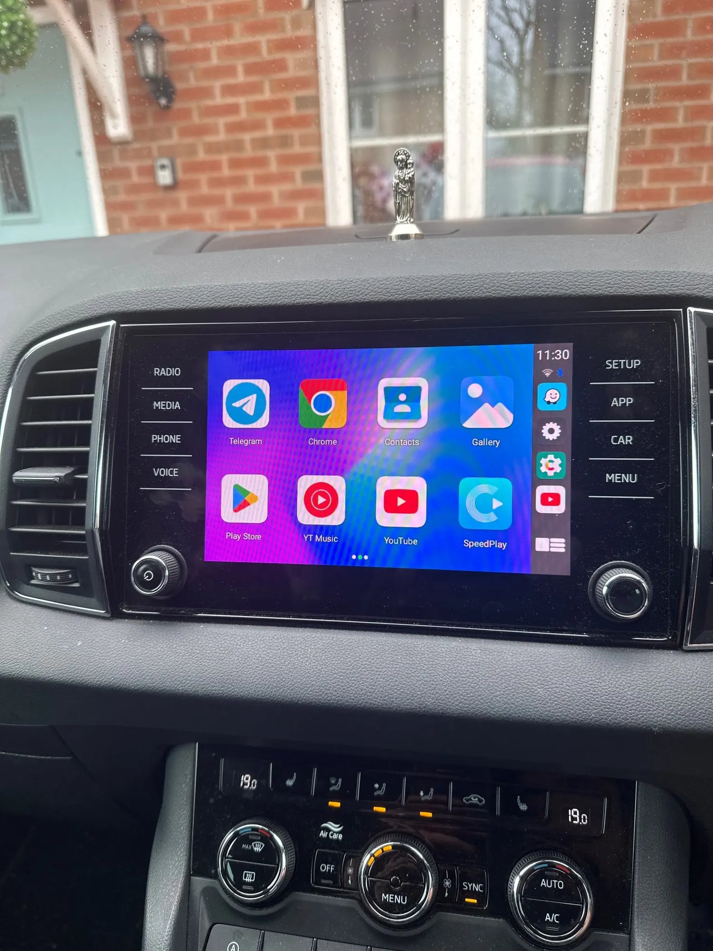 Caja AI de YouTube y Netflix para SEAT