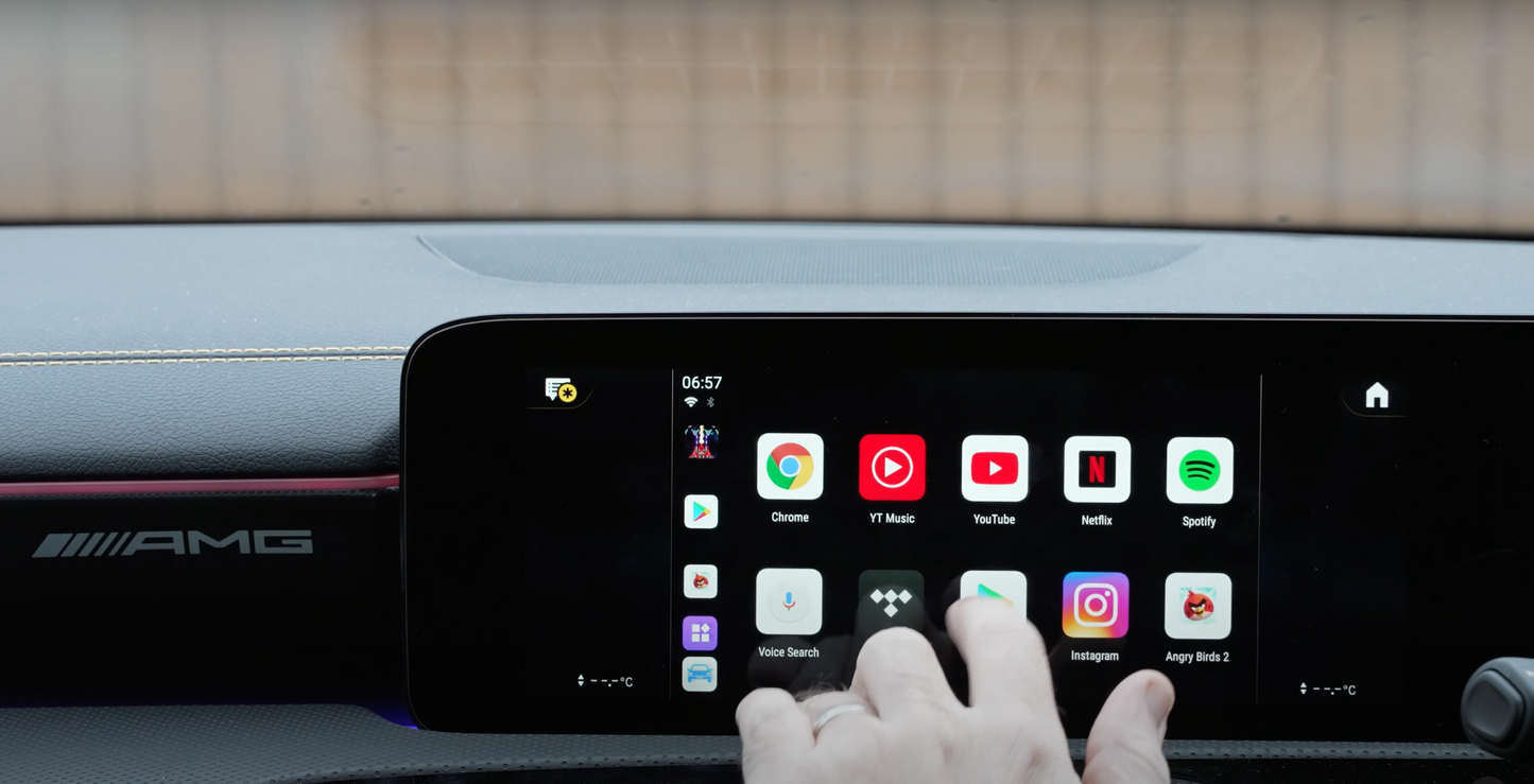 Caja de IA de YouTube y Netflix para Mercedes