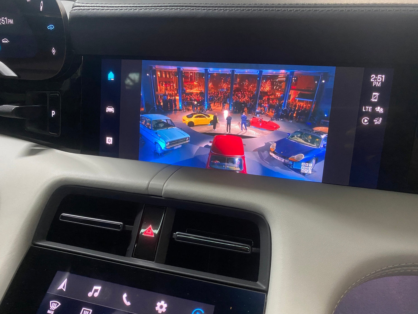 Caja de IA de YouTube y Netflix para Porsche